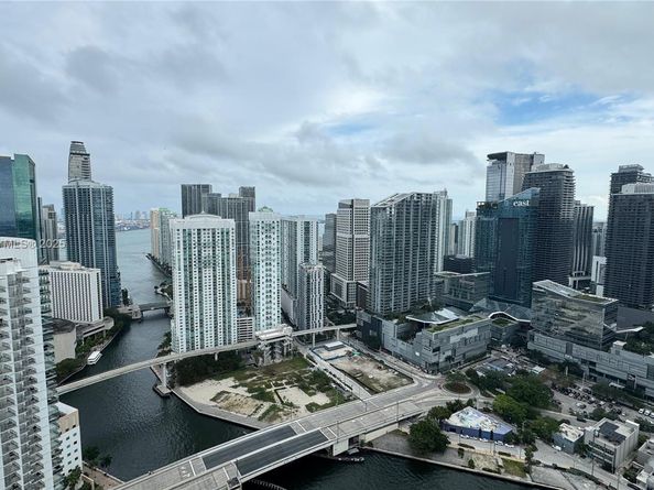 90 SW 3rd St PH17, Miami FL 33130