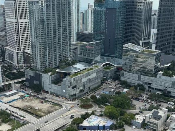 90 SW 3rd St PH17, Miami FL 33130