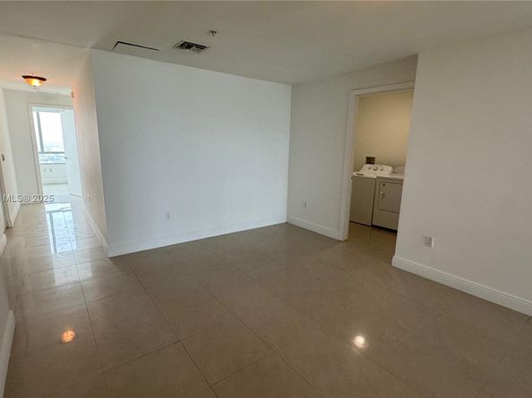 90 SW 3rd St PH17, Miami FL 33130
