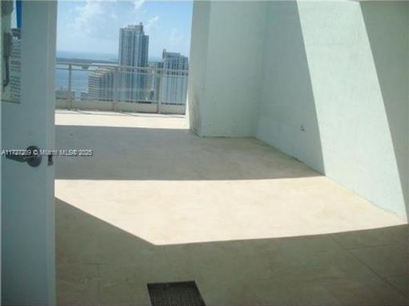 90 SW 3rd St PH17, Miami FL 33130