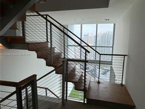 90 SW 3rd St PH17, Miami FL 33130
