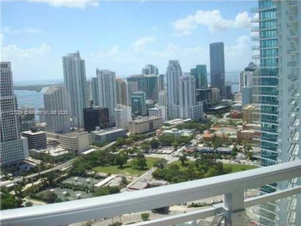 90 SW 3rd St PH17, Miami FL 33130