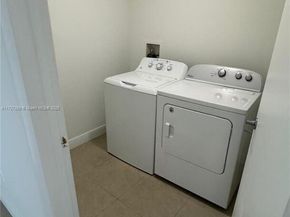 90 SW 3rd St PH17, Miami FL 33130