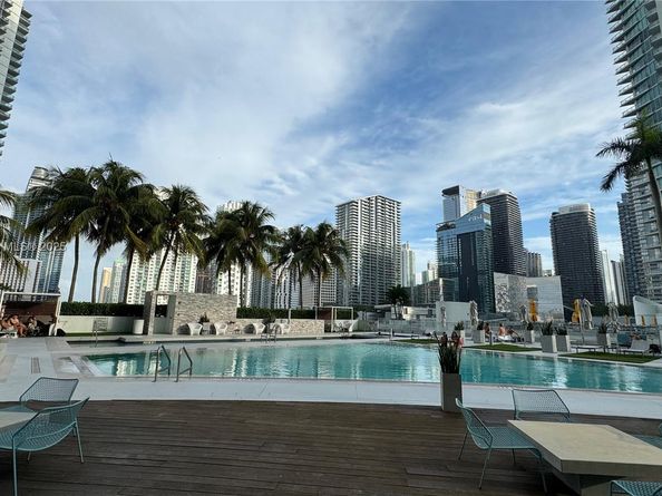 90 SW 3rd St PH17, Miami FL 33130