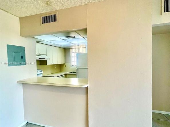 8850 Fontainebleau Blvd 404, Miami FL 33172