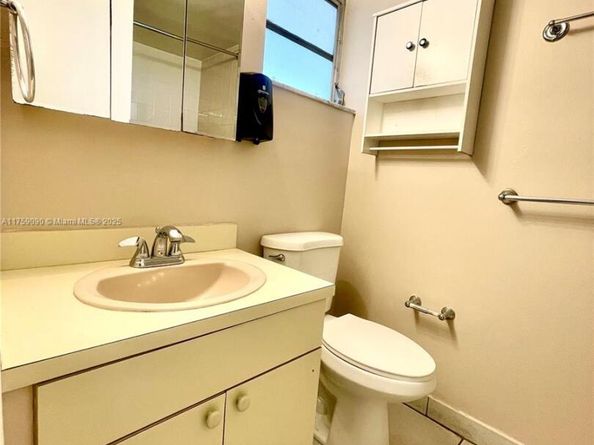 8850 Fontainebleau Blvd 404, Miami FL 33172