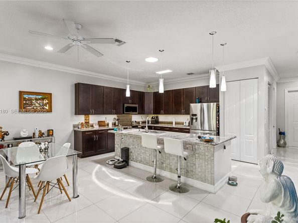 228 SW 4th St, Dania Beach FL 33004