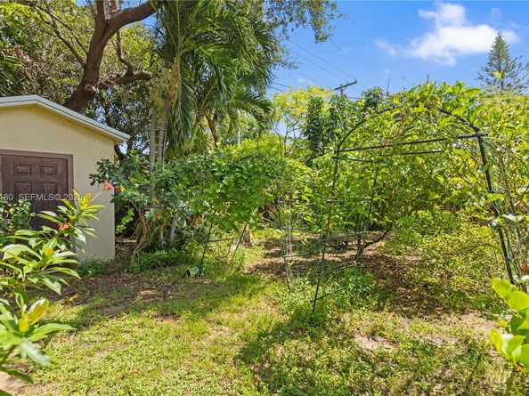 228 SW 4th St, Dania Beach FL 33004