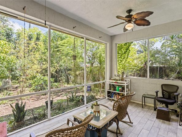 228 SW 4th St, Dania Beach FL 33004