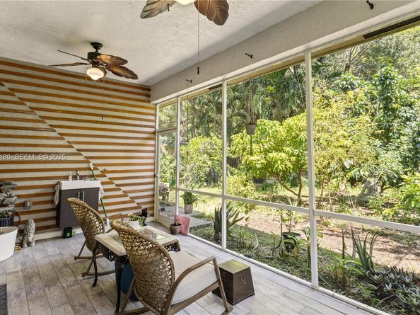 228 SW 4th St, Dania Beach FL 33004