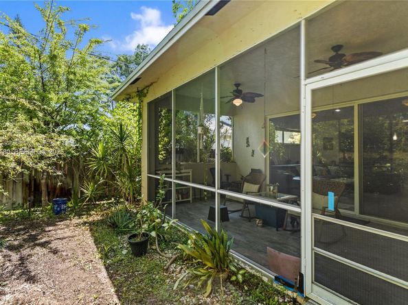 228 SW 4th St, Dania Beach FL 33004