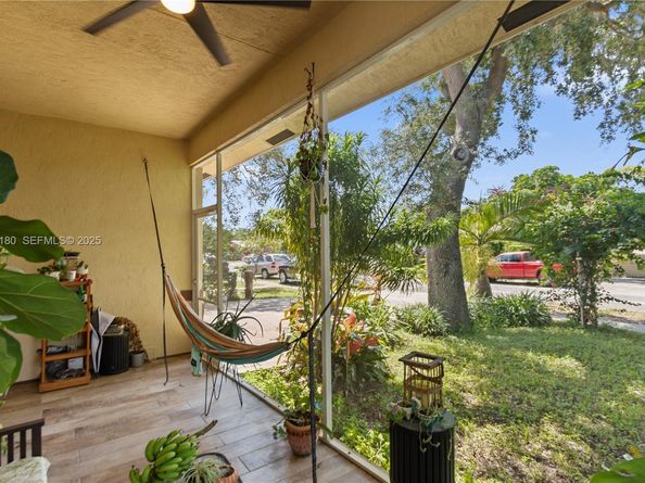 228 SW 4th St, Dania Beach FL 33004