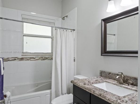 228 SW 4th St, Dania Beach FL 33004