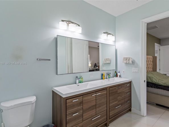 228 SW 4th St, Dania Beach FL 33004