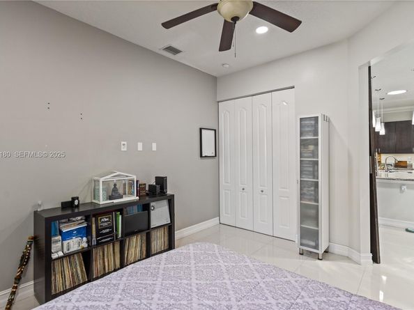 228 SW 4th St, Dania Beach FL 33004