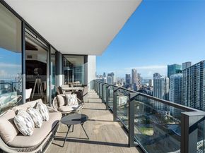 88 SW 7th St 3801, Miami FL 33130