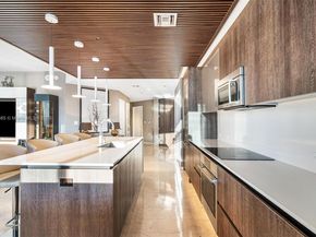 88 SW 7th St 3801, Miami FL 33130