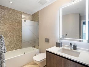 88 SW 7th St 3801, Miami FL 33130