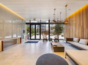 88 SW 7th St 3801, Miami FL 33130