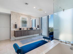 88 SW 7th St 3801, Miami FL 33130