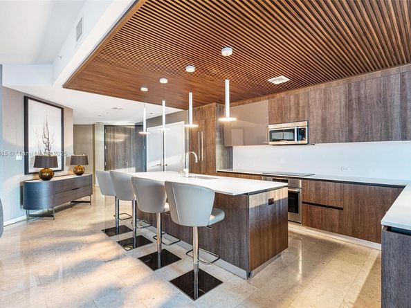 88 SW 7th St 3801, Miami FL 33130