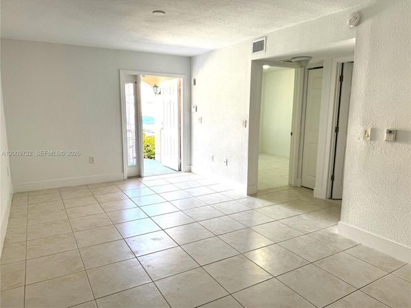1260 SE 28th Ct 104, Homestead FL 33035
