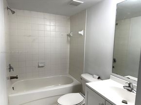 1260 SE 28th Ct 104, Homestead FL 33035