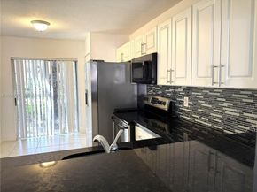 1260 SE 28th Ct 104, Homestead FL 33035