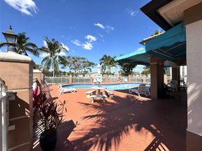 1260 SE 28th Ct 104, Homestead FL 33035