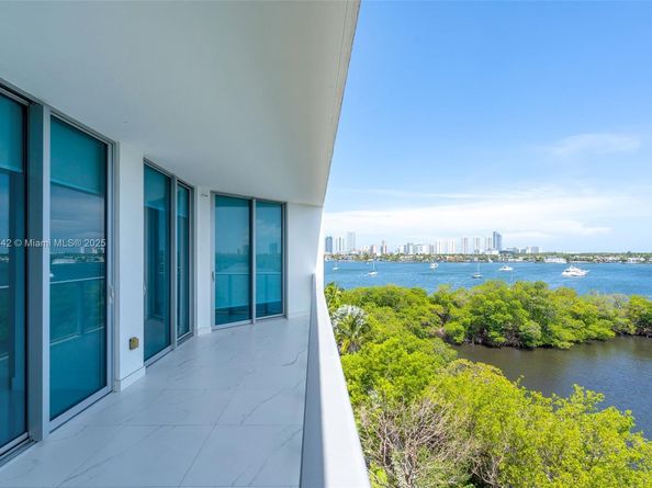 17111 Biscayne Bl 506, North Miami Beach FL 33160