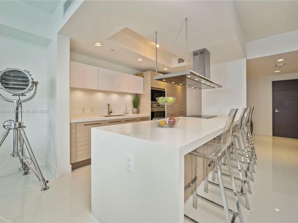 17111 Biscayne Bl 506, North Miami Beach FL 33160