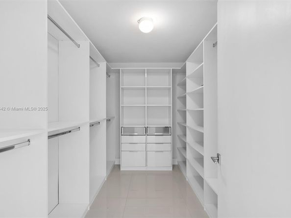17111 Biscayne Bl 506, North Miami Beach FL 33160