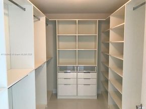 17111 Biscayne Bl 506, North Miami Beach FL 33160