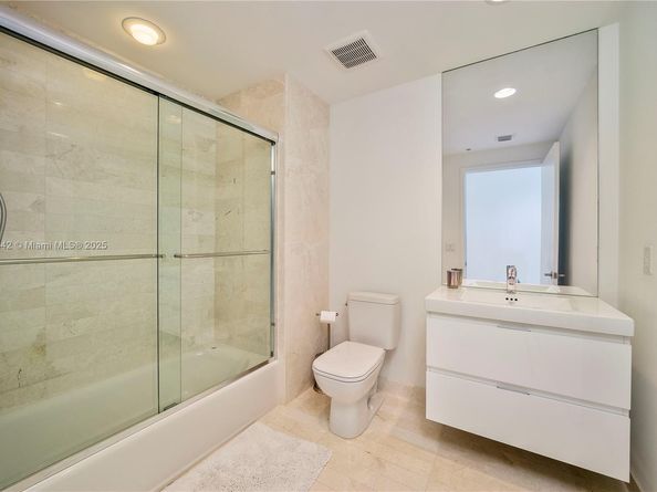 17111 Biscayne Bl 506, North Miami Beach FL 33160