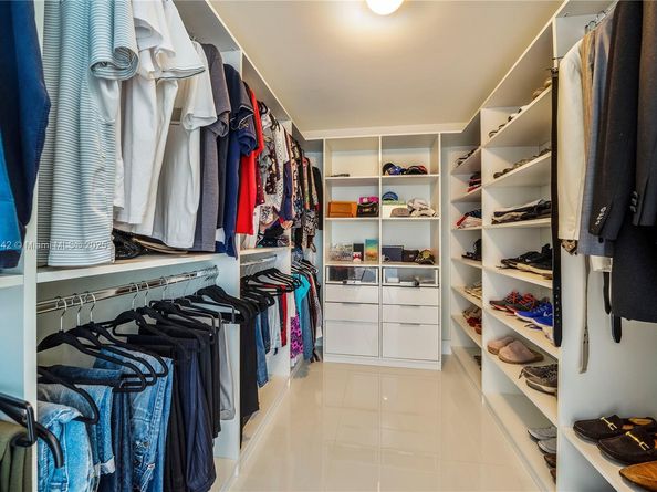 17111 Biscayne Bl 506, North Miami Beach FL 33160