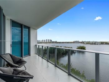 17111 Biscayne Bl
