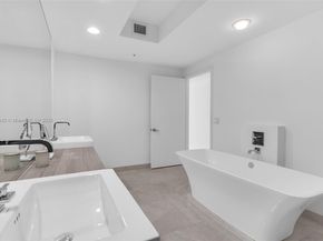 17111 Biscayne Bl 506, North Miami Beach FL 33160