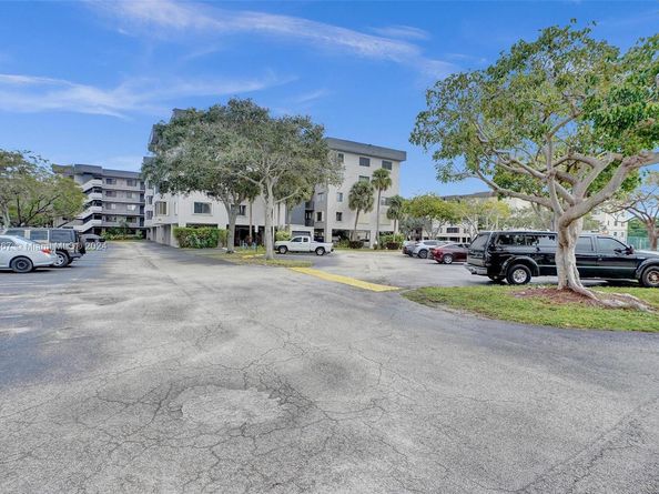 8010 Hampton Blvd 211, North Lauderdale FL 33068