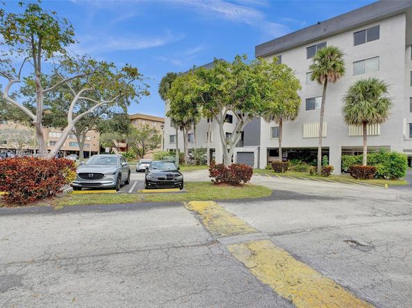 8010 Hampton Blvd 211, North Lauderdale FL 33068