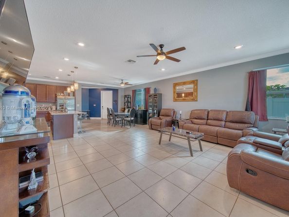 4147 Rosa Dr, Deerfield Beach FL 33064