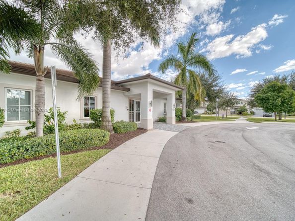 4147 Rosa Dr, Deerfield Beach FL 33064