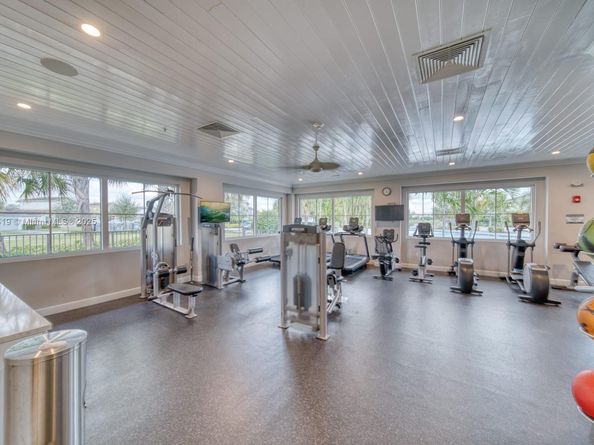 4147 Rosa Dr, Deerfield Beach FL 33064