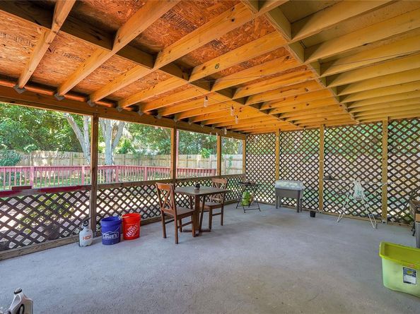 1041 SW 29th St, Fort Lauderdale FL 33315