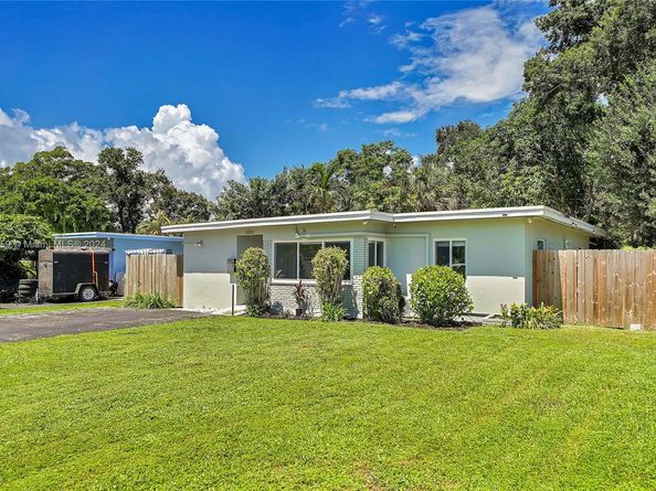 1041 SW 29th St, Fort Lauderdale FL 33315
