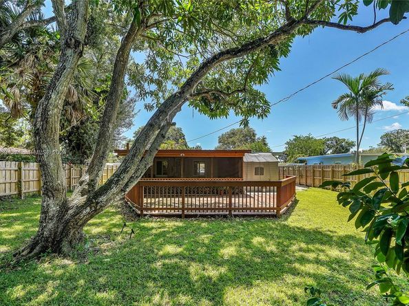 1041 SW 29th St, Fort Lauderdale FL 33315