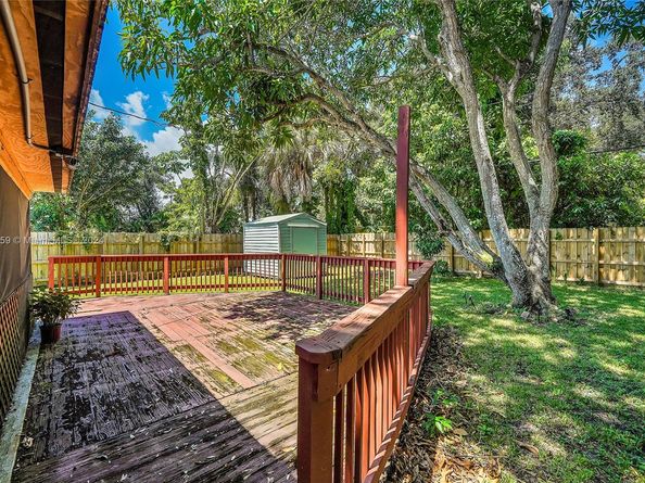 1041 SW 29th St, Fort Lauderdale FL 33315