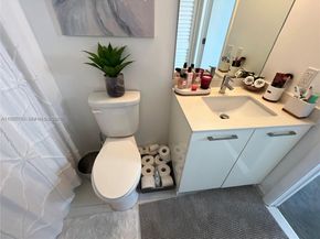 151 SE 1st St 702, Miami FL 33131