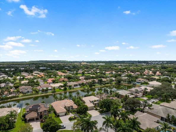 5095 NW 57th Way, Coral Springs FL 33067