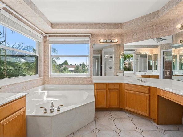 5095 NW 57th Way, Coral Springs FL 33067