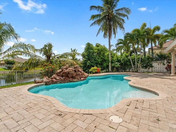 5095 NW 57th Way, Coral Springs FL 33067